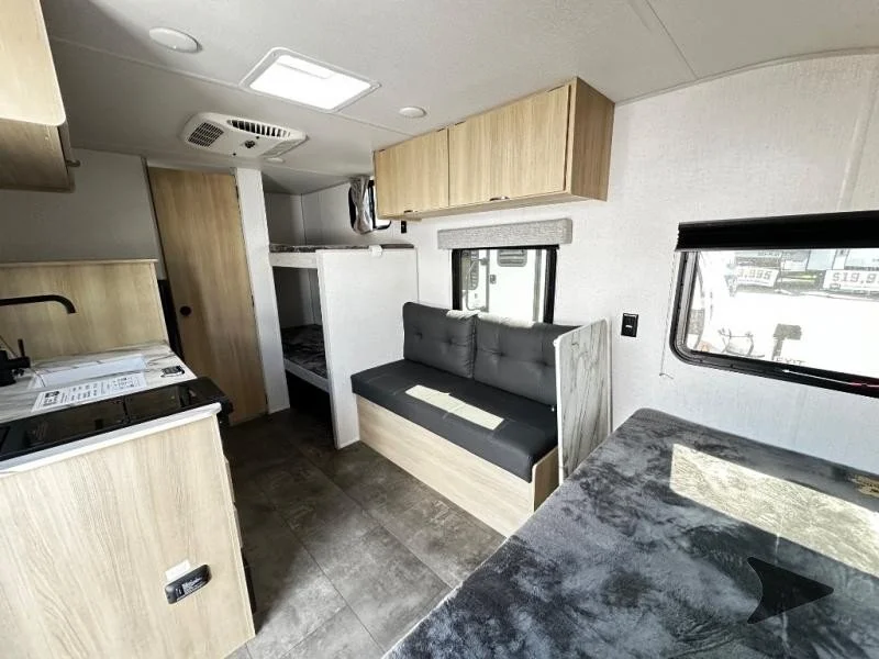 Interior 2.jpg
