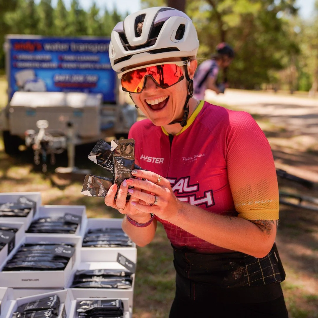 RADL rides on Maurten Hydrogel Technology ⛽️ ⛽️

Thanks to our friends at @maurten_official, RADL riders can collect a Maurten fuel pack at registration, which includes  a custom Maurten x RADL GRVL water bottle, 1 x Drink Mix 160, 1 x Gel 100, and 1