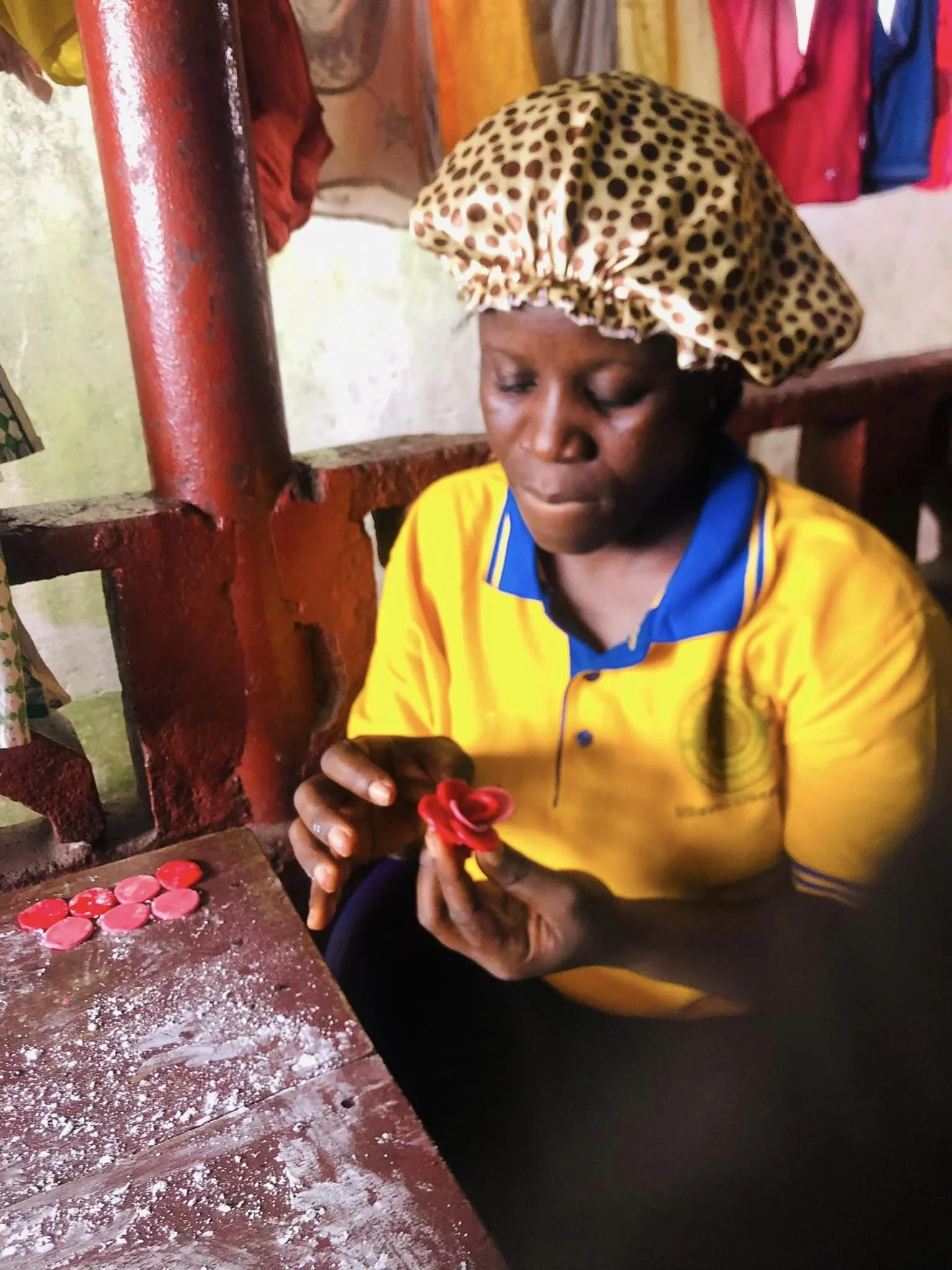 Catering Students Make Beautiful & Delightful Red Roses With Fondant Icing