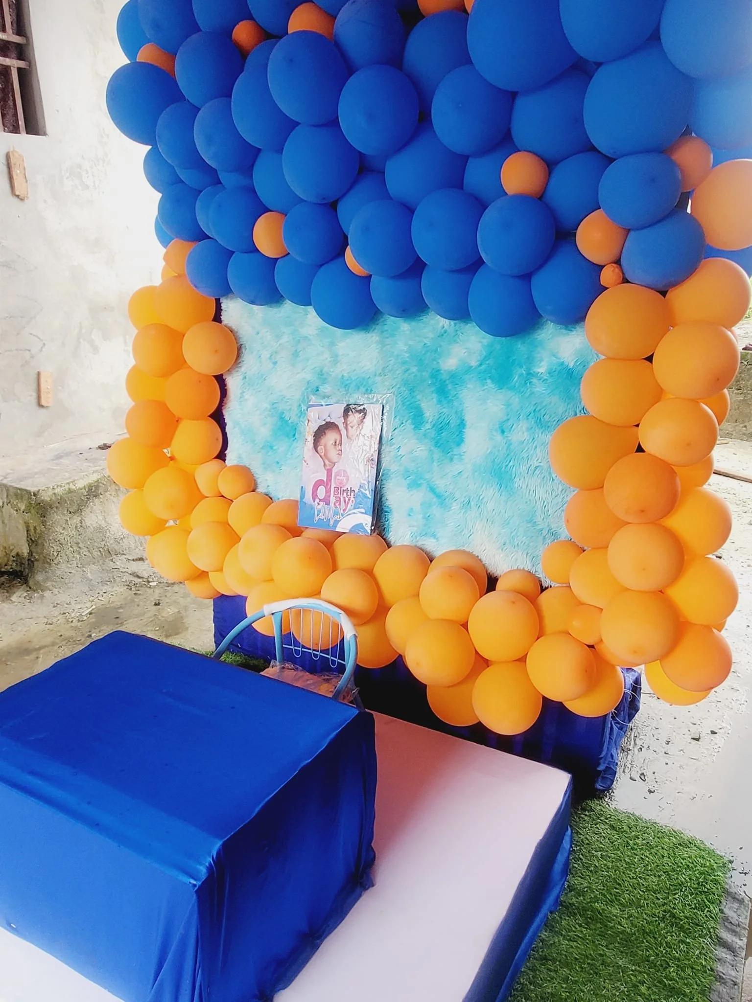 Students decorating 09-07-24-2.jpg