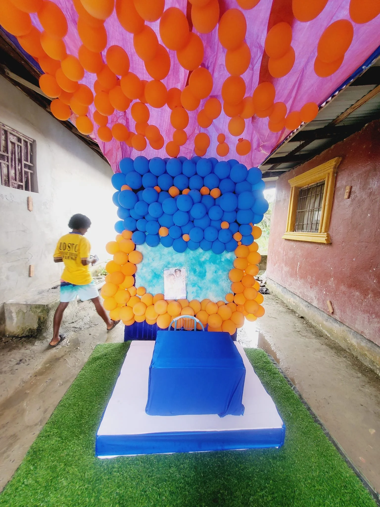 Students decorating 09-07-24-1.jpg