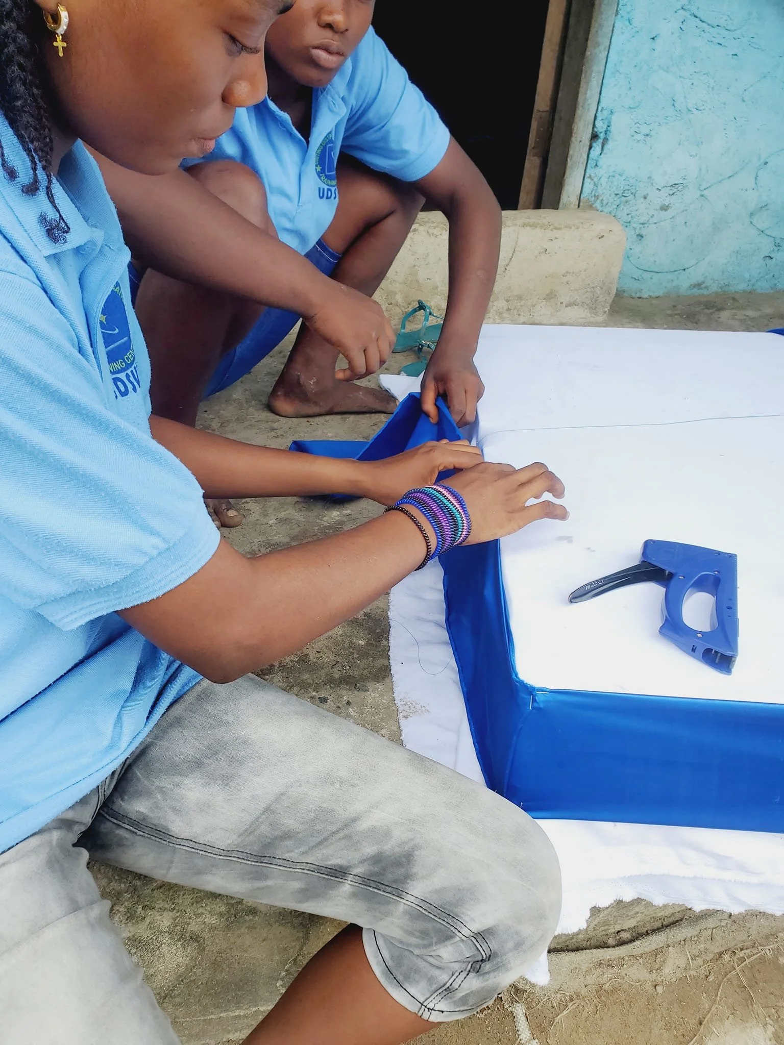 Students decorating 09-07-24-3.jpg