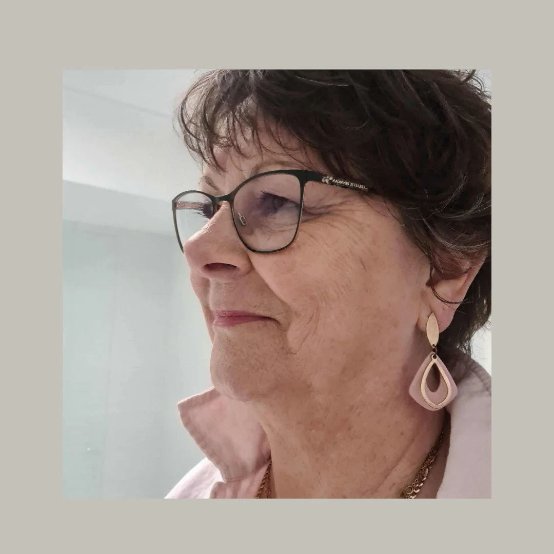 Looking for love?

Whether you are looking for a new relationship or looking to boost a relationship you are already in, ensuring your surroundings are aligned with your desires is an important step in the process of calling in what you want.

My ebo