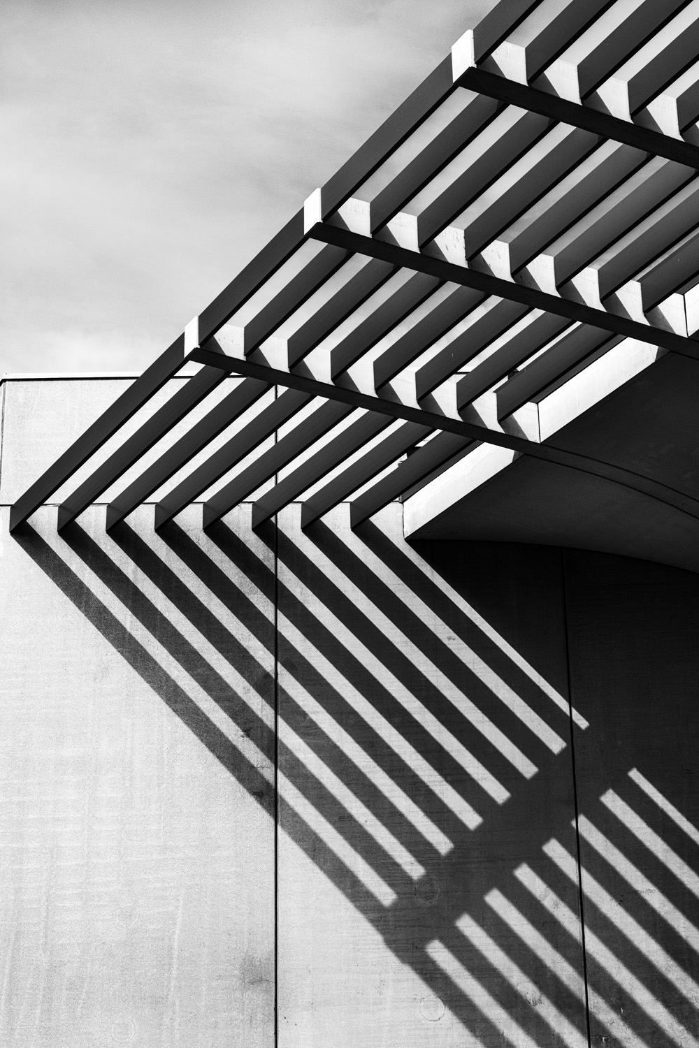 The Louvre Conservation Center photographs by Joas Souza Souza, comissioned by RSH-P and Musee du Louvre.
The national collections held in the Louvre’s storage spaces are to be moved to new facilities in Liévin in northern France, in the immediate