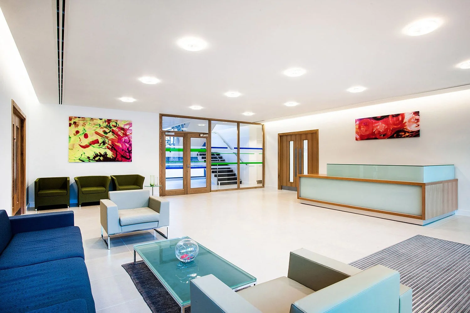 Architectural photography of a high-spec commercial space unveils the meticulous craftsmanship and attention to detail that define this exceptional environment. Through my lens, I capture the essence of sophistication, highlighting the seamless inte