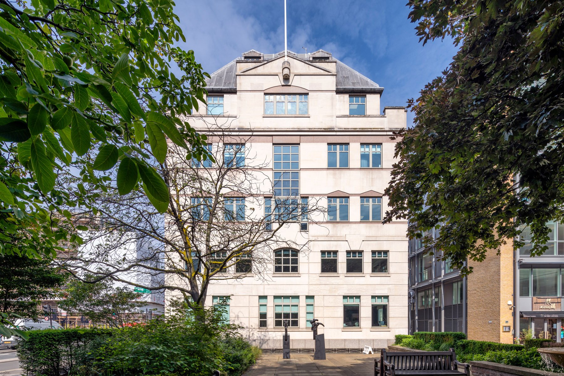 61 Queen Street, London, EC4R 1AE. Photo by Joas Souza