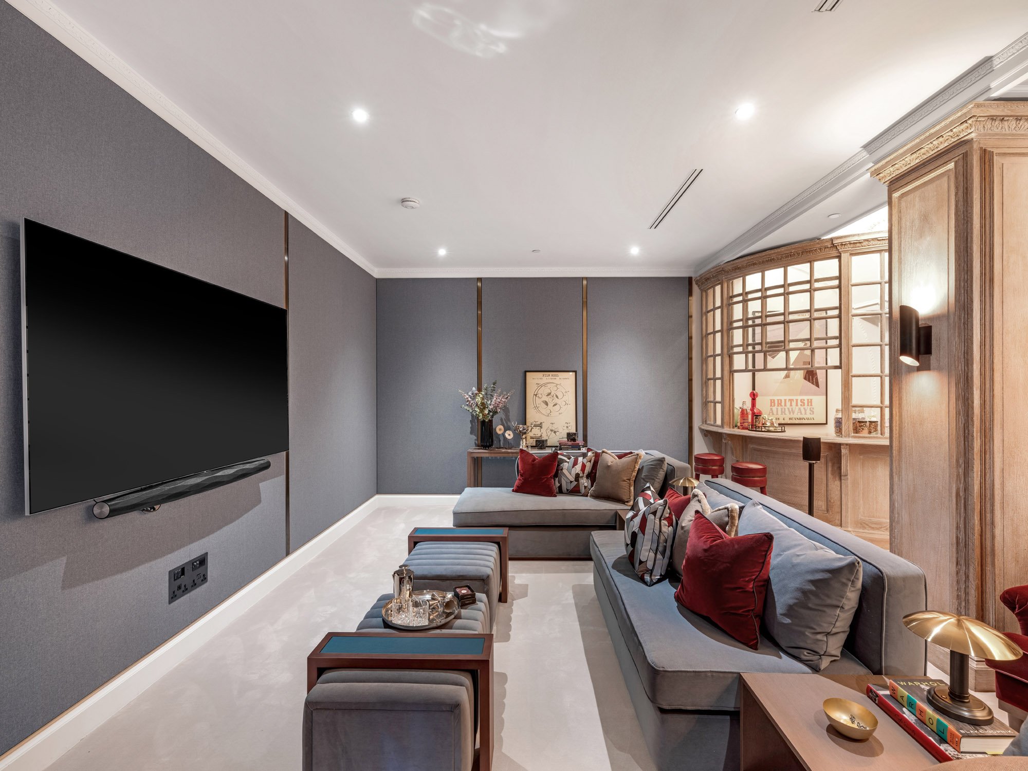 Gracing the banks of the River Thames in the heart of historic Westminster, 9 Millbank is a landmark residential address that captures the essence of British luxury and style.