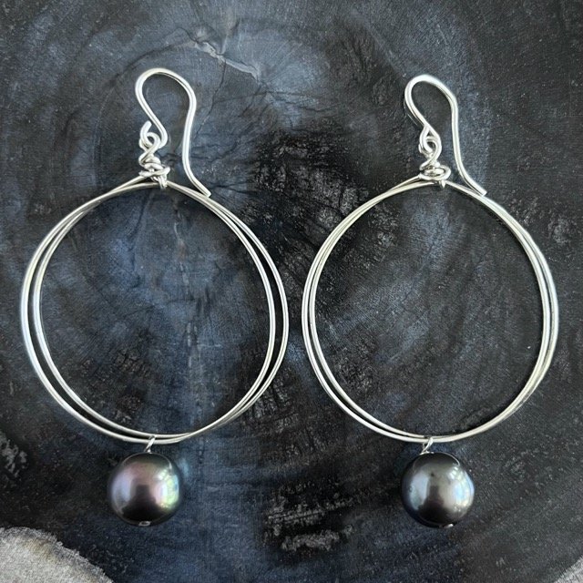 Silver Circle Earrings with Peacock Pearls