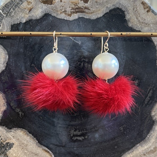 Red Mink Drop Shell Pearl Earrings-Gold