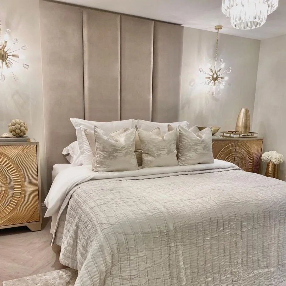 Head Board : Large vertical Flute