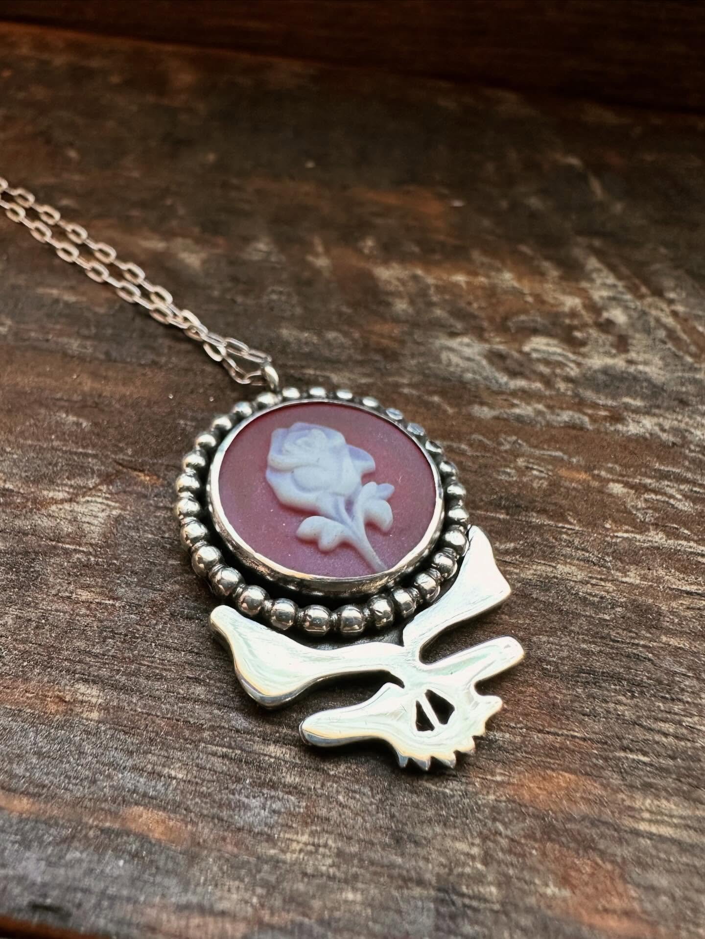 During Dead &amp; Co&rsquo;s final tour in 2023, I had these vintage rose cameos sitting on my bench.

The first thing I thought?
Put it in the center of a stealie.

Cameos date back to ancient Greece &amp; Rome. Hand-carved portraits layered in ston