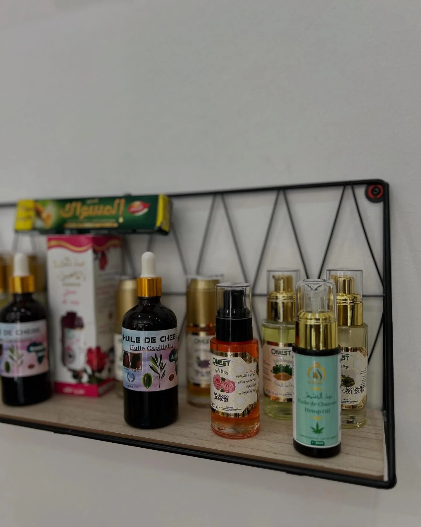 D&eacute;couvrez les derni&egrave;res nouveaut&eacute;s chez Makeda Glamour, au 11 rue Centrale &agrave; Pont-de-Ch&eacute;ruy !

Nous vous proposons une large s&eacute;lection d&rsquo;huiles naturelles (amla, ch&eacute;b&eacute;, ricin&hellip;), ain