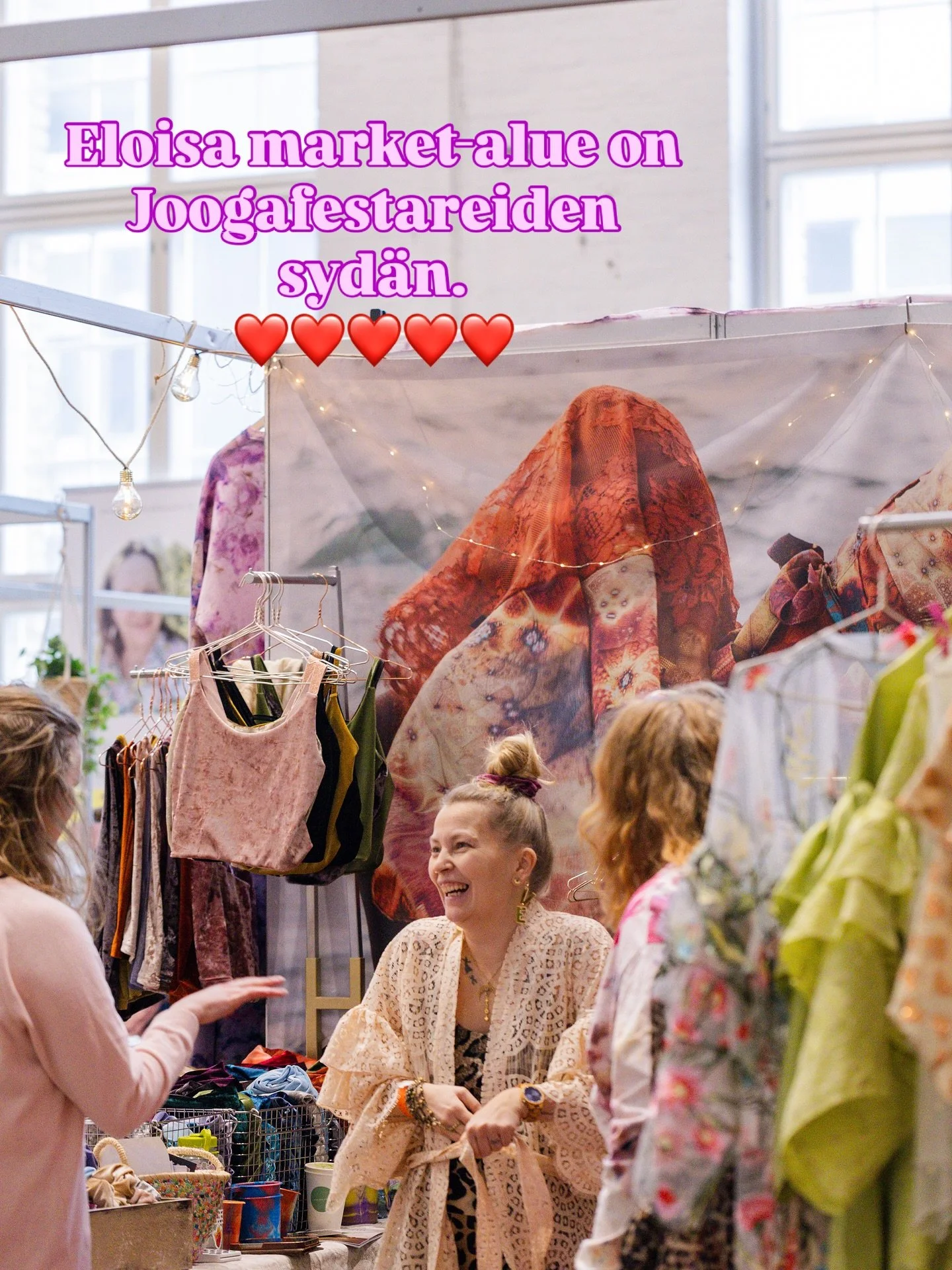 💜 JOOGAFESTAREIDEN ELOISA MARKET-ALUE ON FESTAREIDEN SYD&Auml;N!💜

Kaapelitehtaan valoisa Merikaapelihalli muuttuu Joogafestareilla eloisaksi market-alueeksi. Siell&auml; festarik&auml;vij&auml;t kohtaavat ja p&auml;&auml;set tutustumaan yli sadan 