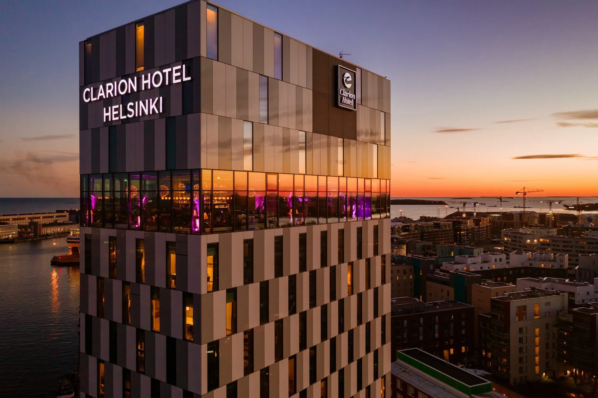 ARVONTA: voita majoituslahjakortti Clarion Hotel&reg; Helsinkiin!

Nyt sinulla on mahdollisuus voittaa majoituslahjakortti J&auml;tk&auml;saaren merellisiss&auml; maisemissa sijaitsevaan, upeaan Clarion Hotel&reg; Helsinkiin.

Palkintoy&ouml; sis&aum