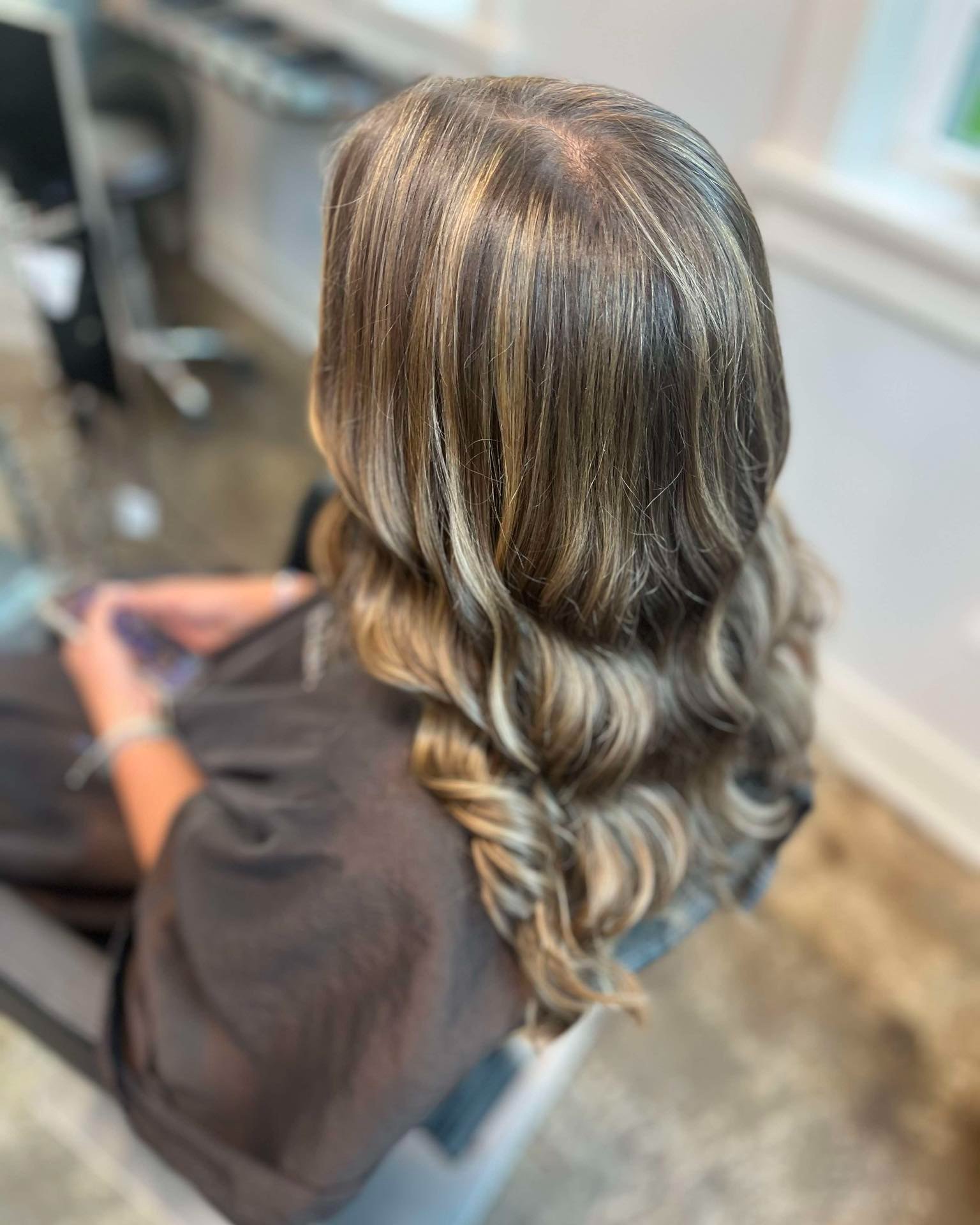 💛BRONDE + BEAUTIFUL💛
.
.
.
Beautiful partial and glaze done by Erin!
.
.
.
#bronde #partialhighlights #cthairdresser #cthairstylist #redken #oxfordct #seymourct #southburyct #brondehair #highlights #foils #haircut #hairstyling #CT #ctsalon #cthairs