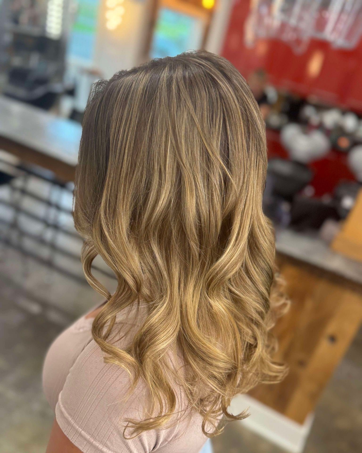 ☀SUN KISSED☀
.
.
.
Beautiful foilyage done by Lindsey! 
.
.
.
.
#cthair #southburyct #oxfordct #hairstyling #redken #cthairdresser #bronde #blonde #partialhighlights #cthairdresser #haircut #foils #highlights #balayage