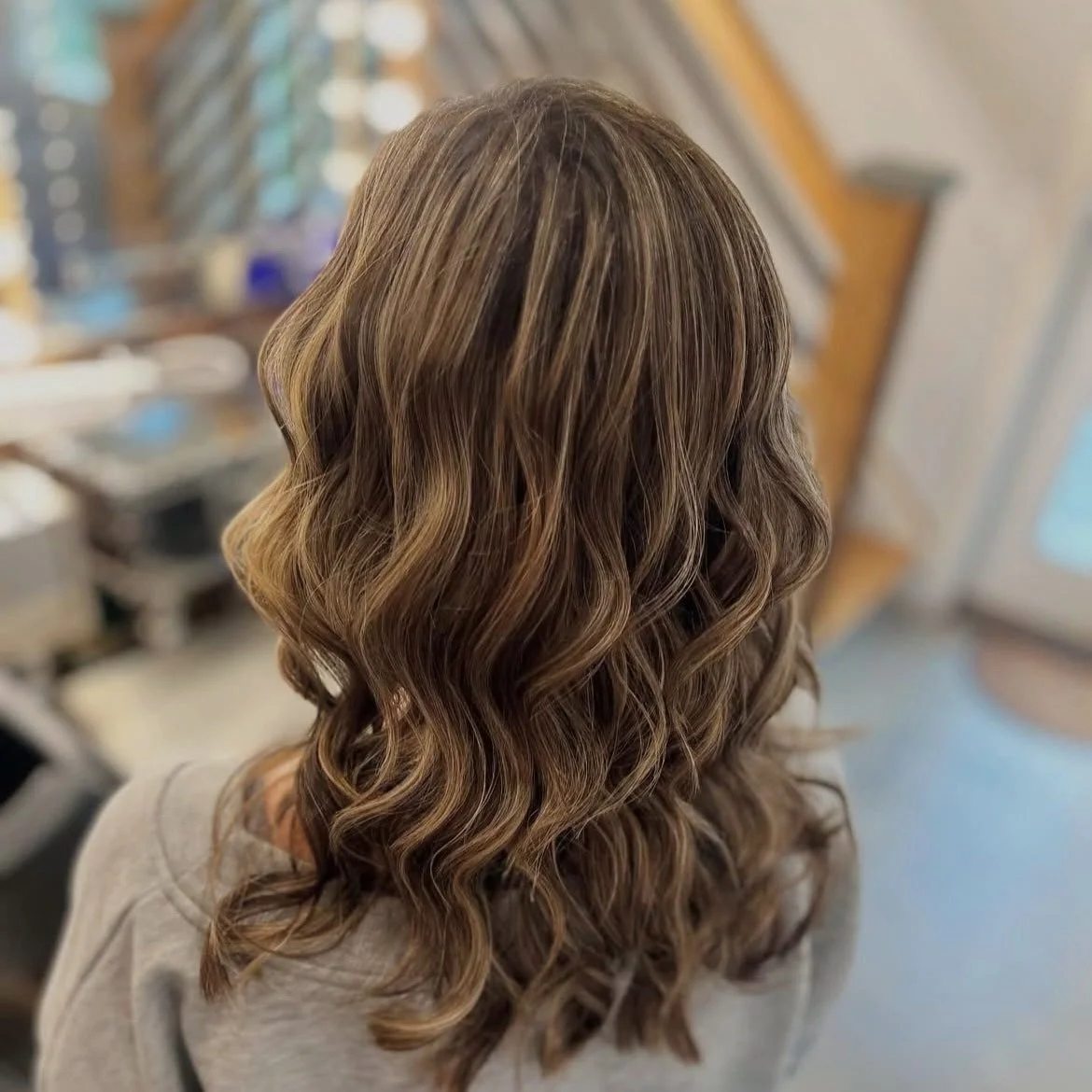 Those caramel highlights you are looking for!! Call or text (203) 463-4388 to book an appointment :)

#oxfordcthairstylist #fallhair #caramelbalayage #highlights #oxfordmoms #pureplatinumahairstudio