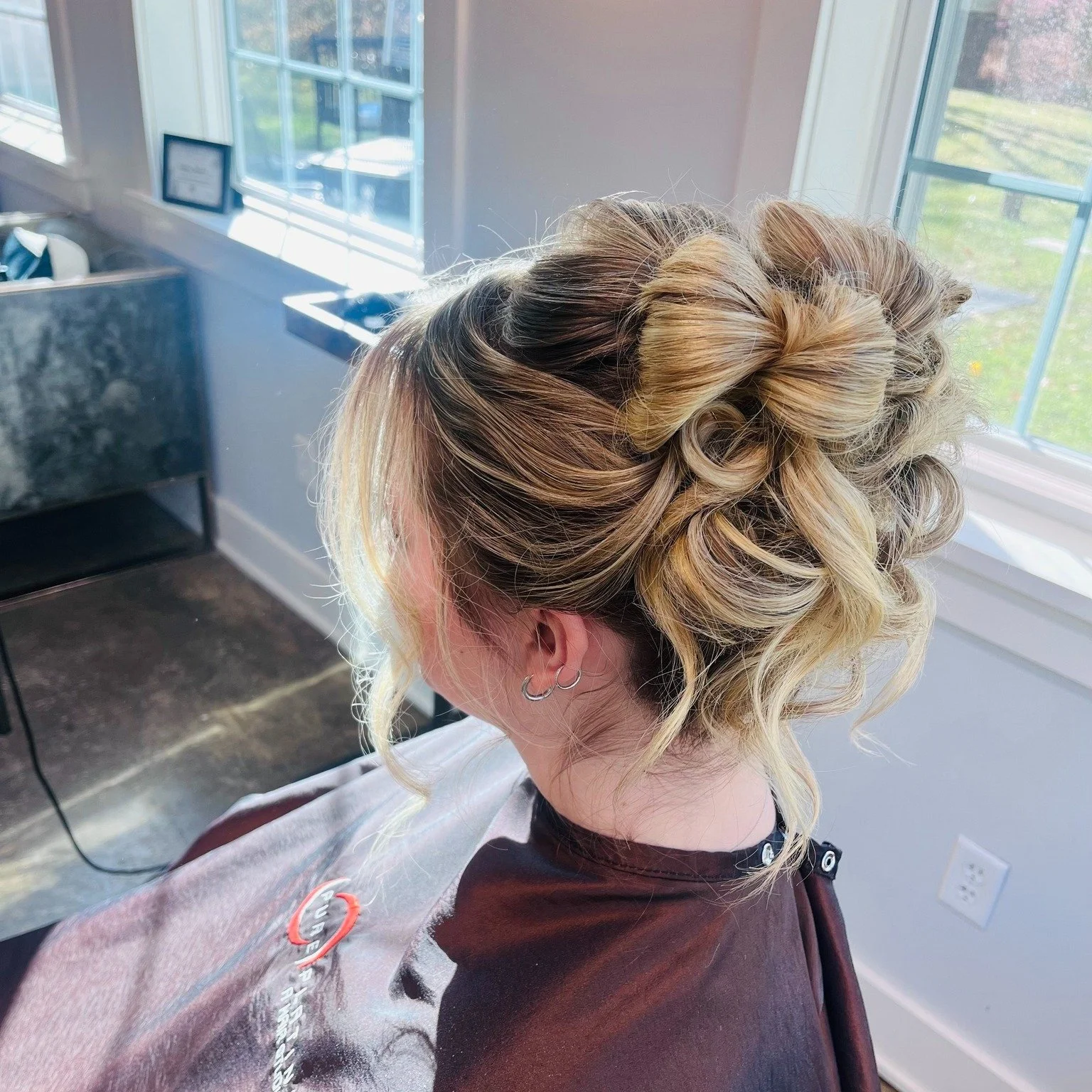 A beautiful updo done by our senior stylist, Erin!

To book an appointment call or text (203) 463-4388 , or go to our website to book online :)