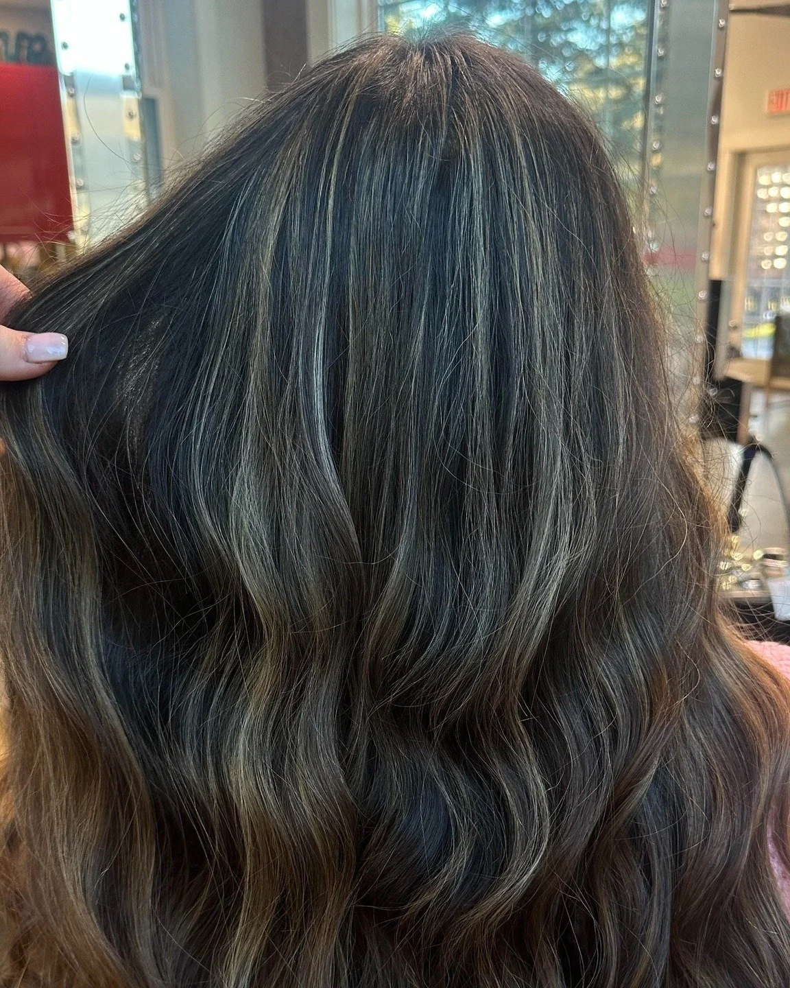 The holidays are coming up fast. If you want hair like this, make sure to book with us! We've got you covered this winter!! 🎄✝🎅🏼
Text or call us to book an appointment before the holidays!!
This color was done by our junior stylist, @hair.byevey 
