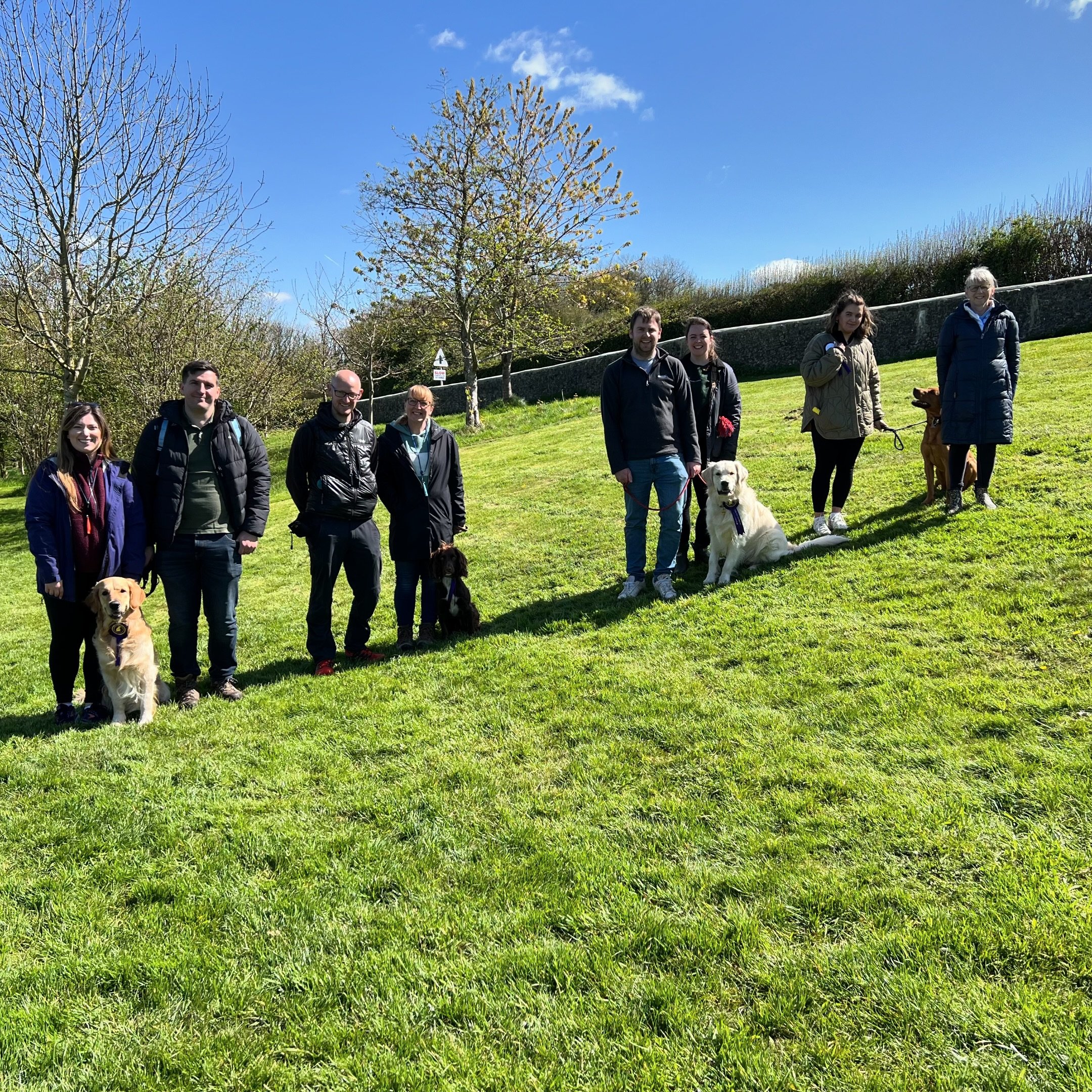 What a beautiful day and what a great finish to our Beginner Pet Gundog term. These lovely people nailed the assessment with their dogs today and deserve huge congratulations. Each and everyone faced a challenge for starters. But with experienced gui