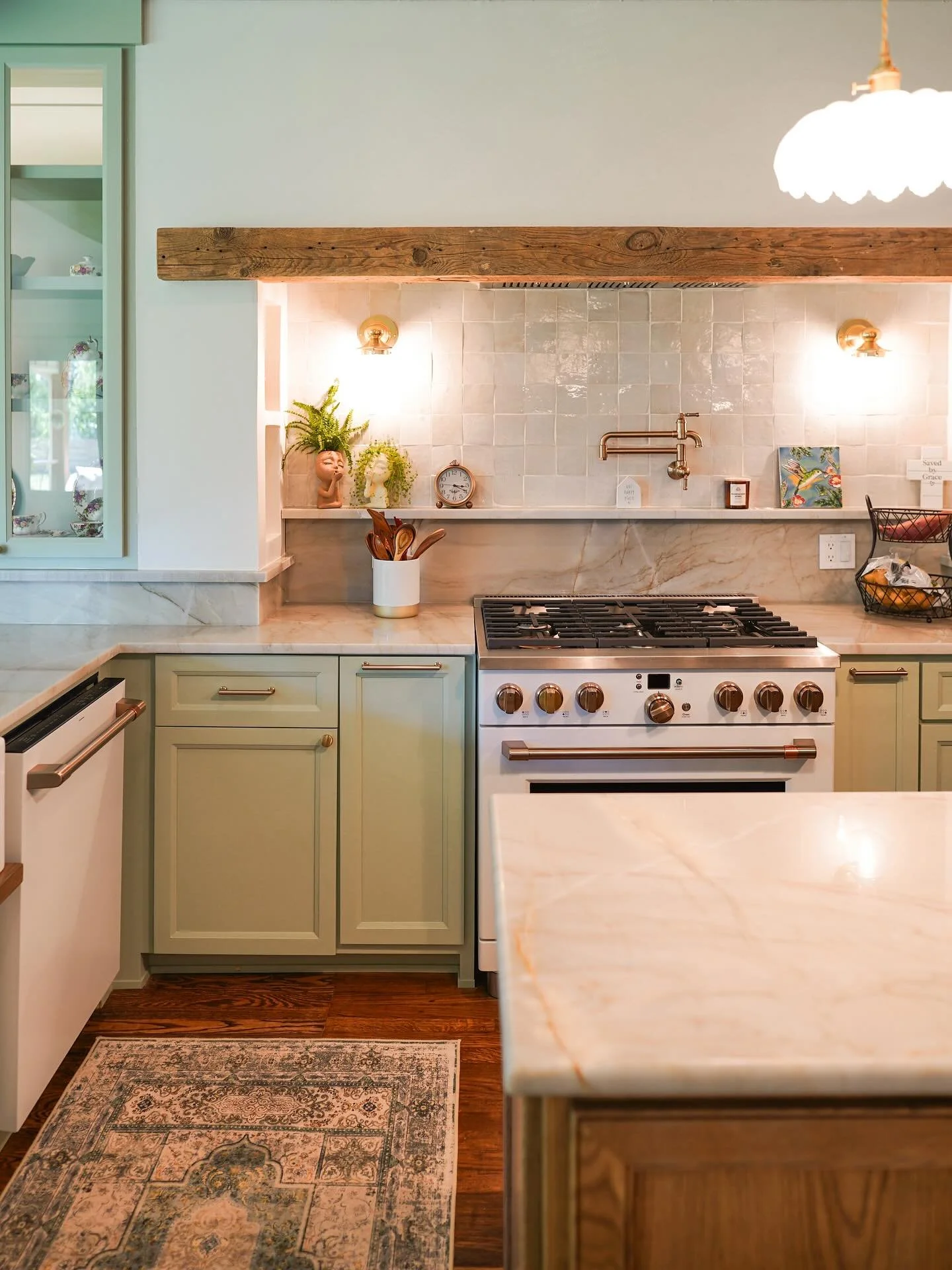 Introducing our finished Galbraith remodel! This historic Kerrville home got a stunning makeover throughout. We can&rsquo;t wait to walk you through this beautiful home.

Let&rsquo;s transform your dream home! Book a free consultation on our website 