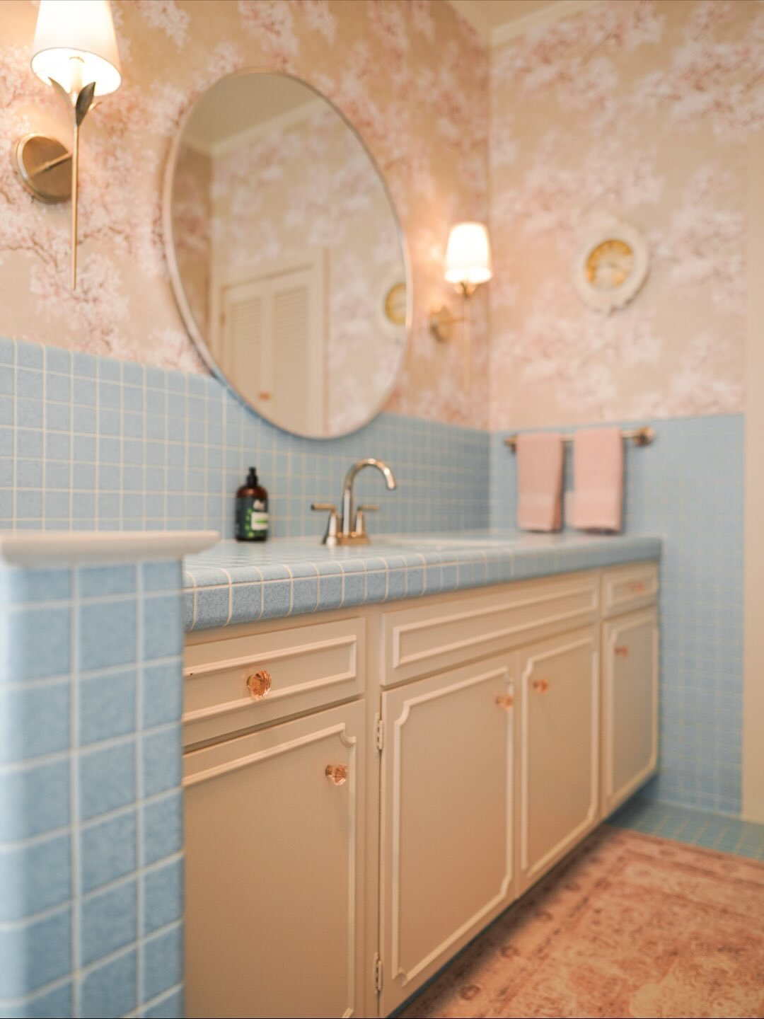 We maintained our Galbraith primary bathroom&rsquo;s charm by reviving the original blue tile on the countertops ceiling and floor 💙 Some new wallpaper, light fixtures, mirror, and fish scale tile for shower walls is all we added to bring this 1960s