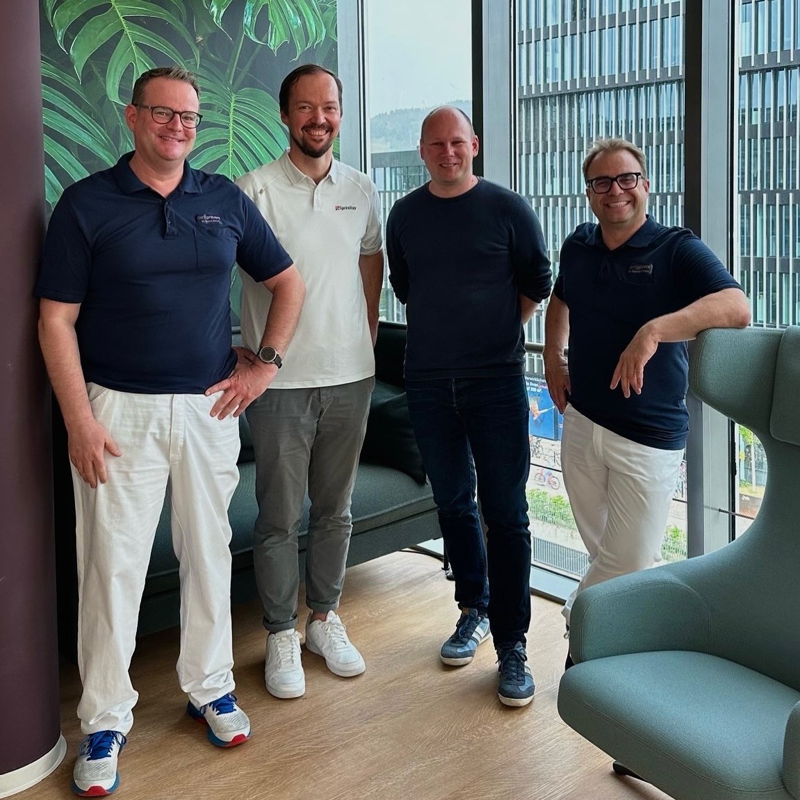 Working together for the future of dentistry! Holger Emmert from @sprintray.emea visited our digital practice today. 👀🚀
#sprintray #digitaldentistry #3dprinting #dentistryworld