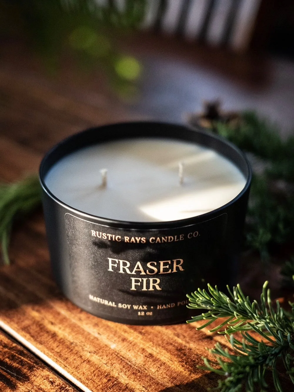 Seasonal Christmas scented candles are here! 
By @shoprusticrays 🕯️🌲

Why we love these - They are made with 100% pure soy wax, and a lead and zinc free cotton wick. Plus they are phthalate free. ✨