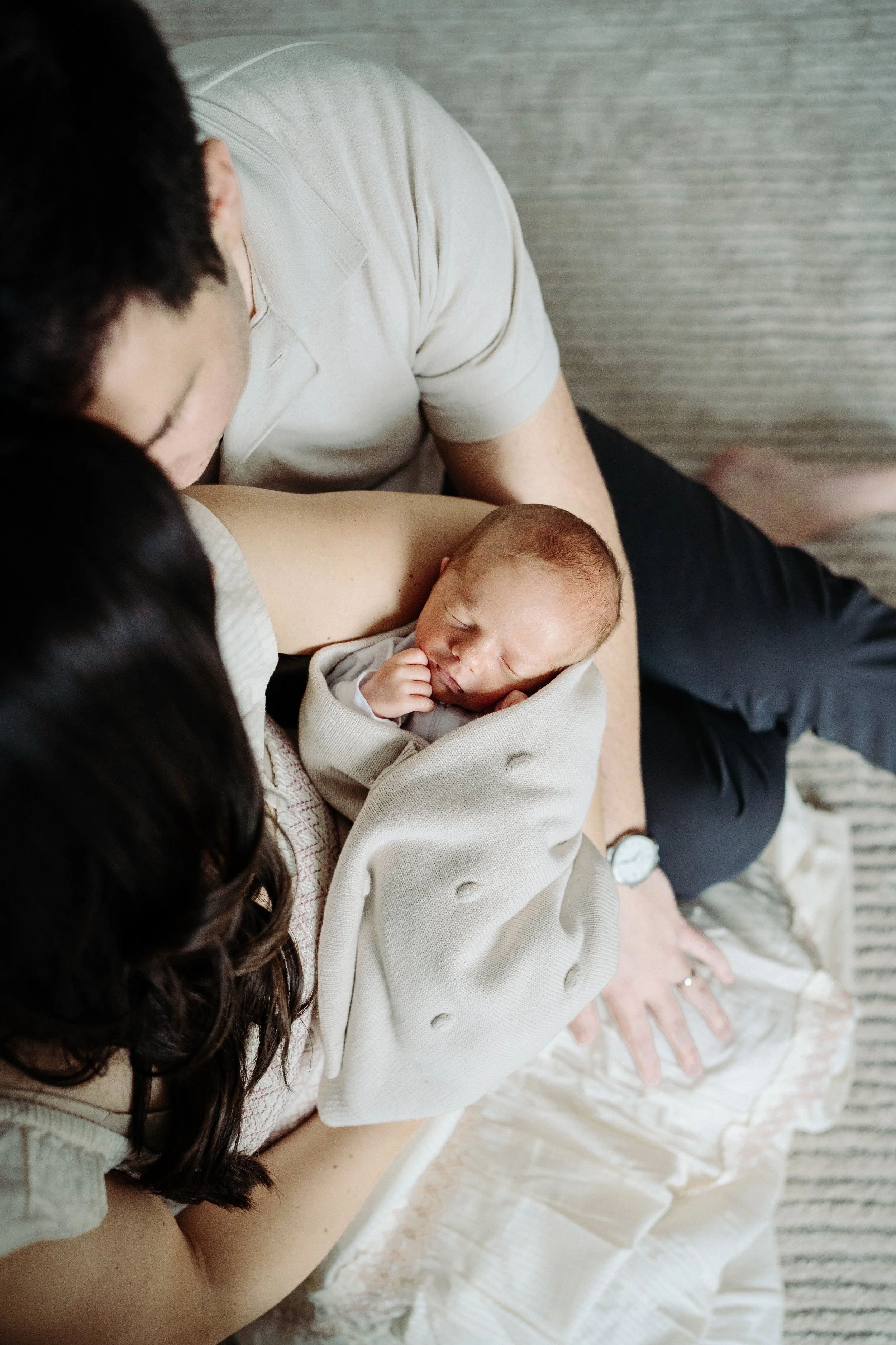 in home newborn photogtraphy in cambrige, ontario 