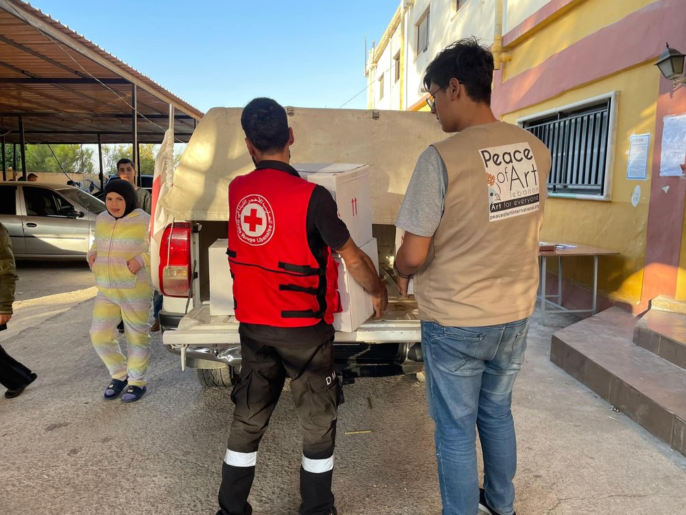 Peace of Art volunteers supporting displaced families