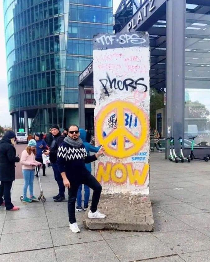 Mahdi Yahya in Berlin during peace-related activity