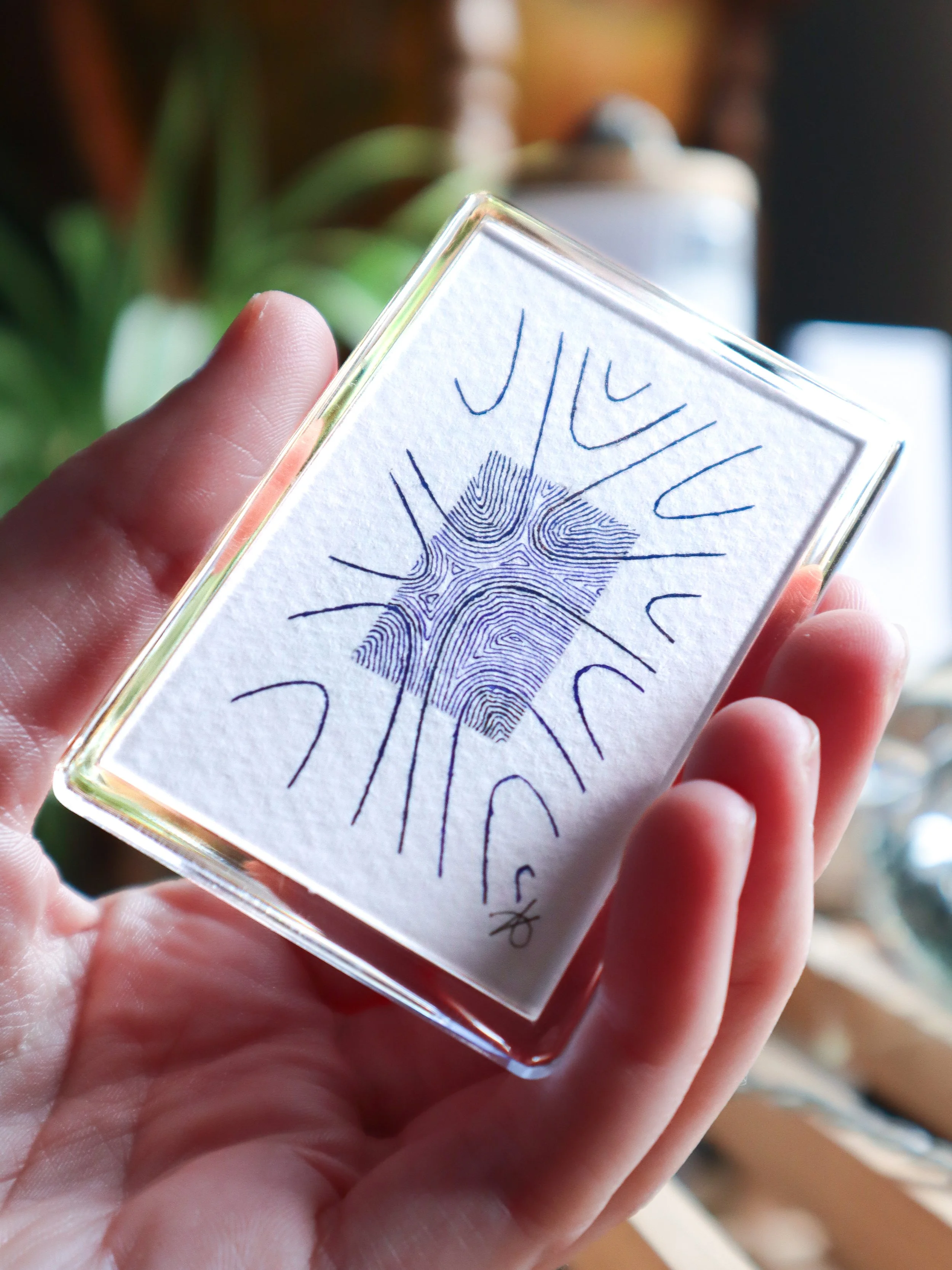Pas de vagues, oeuvre originales en trait à l'encre violette et à la plume.jpg
