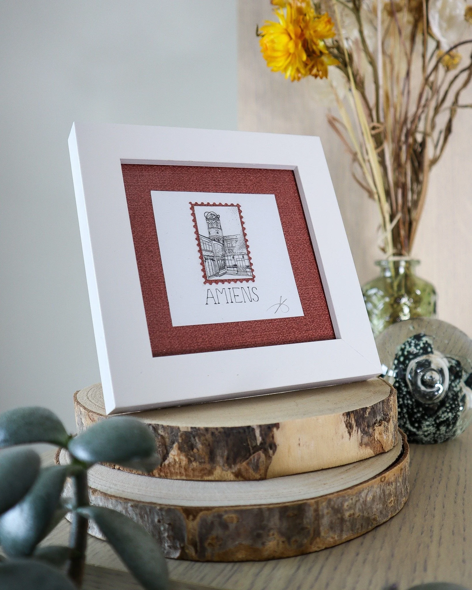 ✨ Amiens version miniature ✨

La Maison Jules Verne,
La Cath&eacute;drale Notre Dame d'Amiens,
La tour Perret,
Le Beffroi,
L'Horloge Dewailly.

Cinq timbres qui racontent Amiens.
Cinq lieux que l'on traverse parfois sans jamais vraiment les regarder.