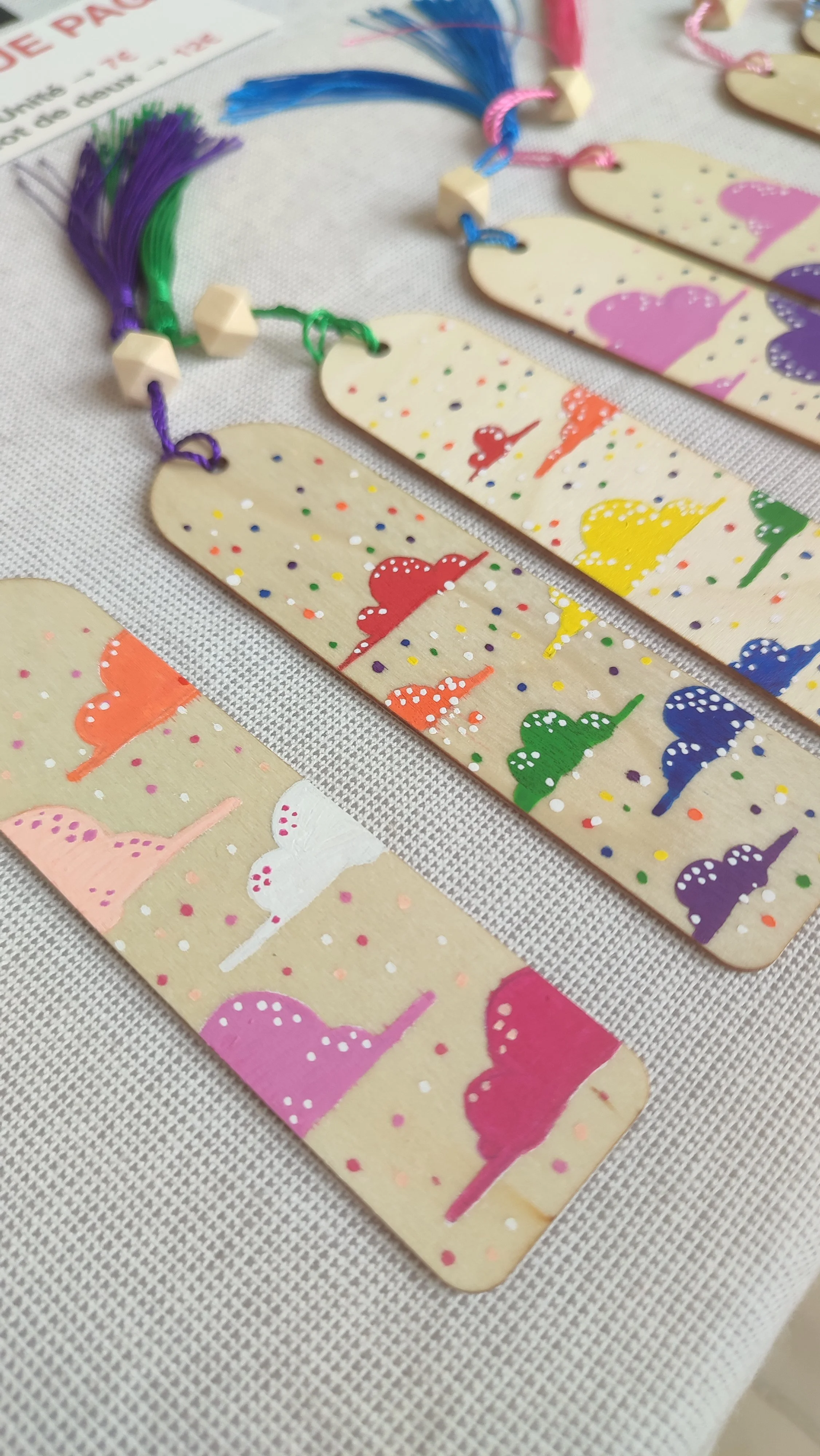 Atelier créatif à Amiens – pointillisme à l’acrylique sur marque page (juin 2026)