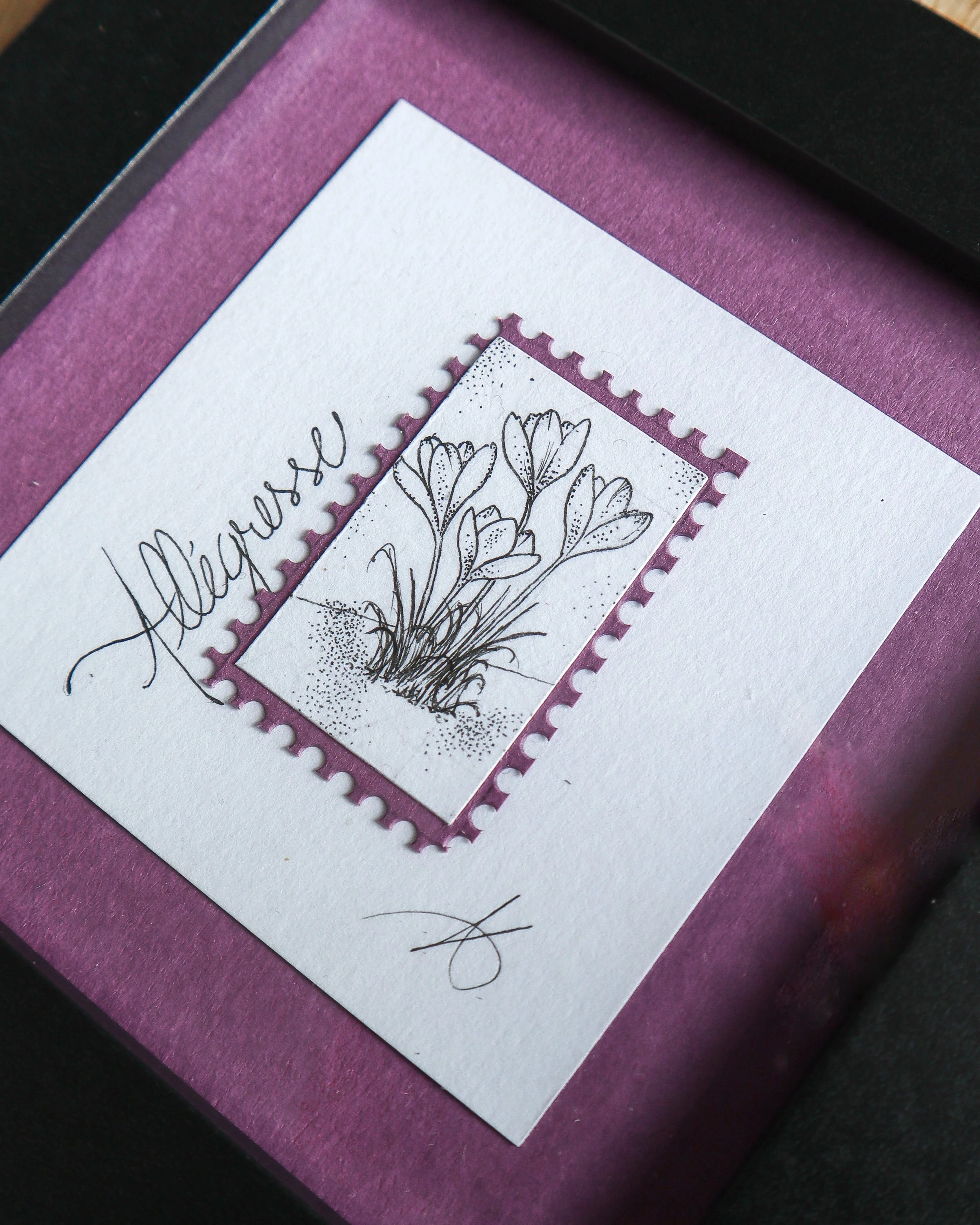 Timbre Floral Pointillisme - Allégresse - Crocus - Feutre Noir 10x10 cm