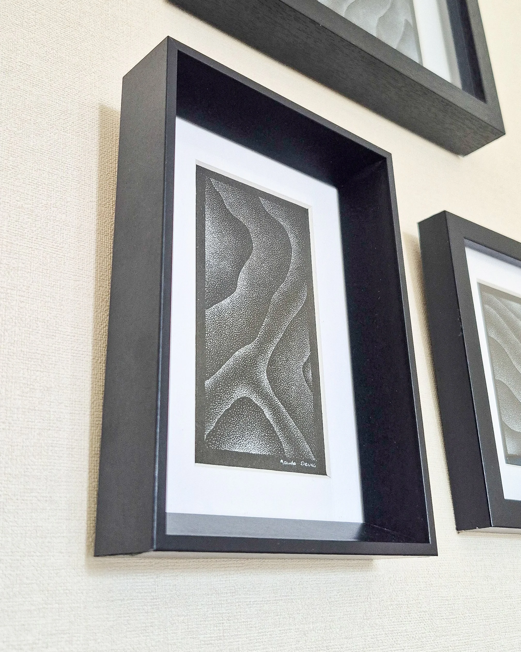 Œuvre originale pointillisme Décomposition Intérieure 10x15cm accroché au mur