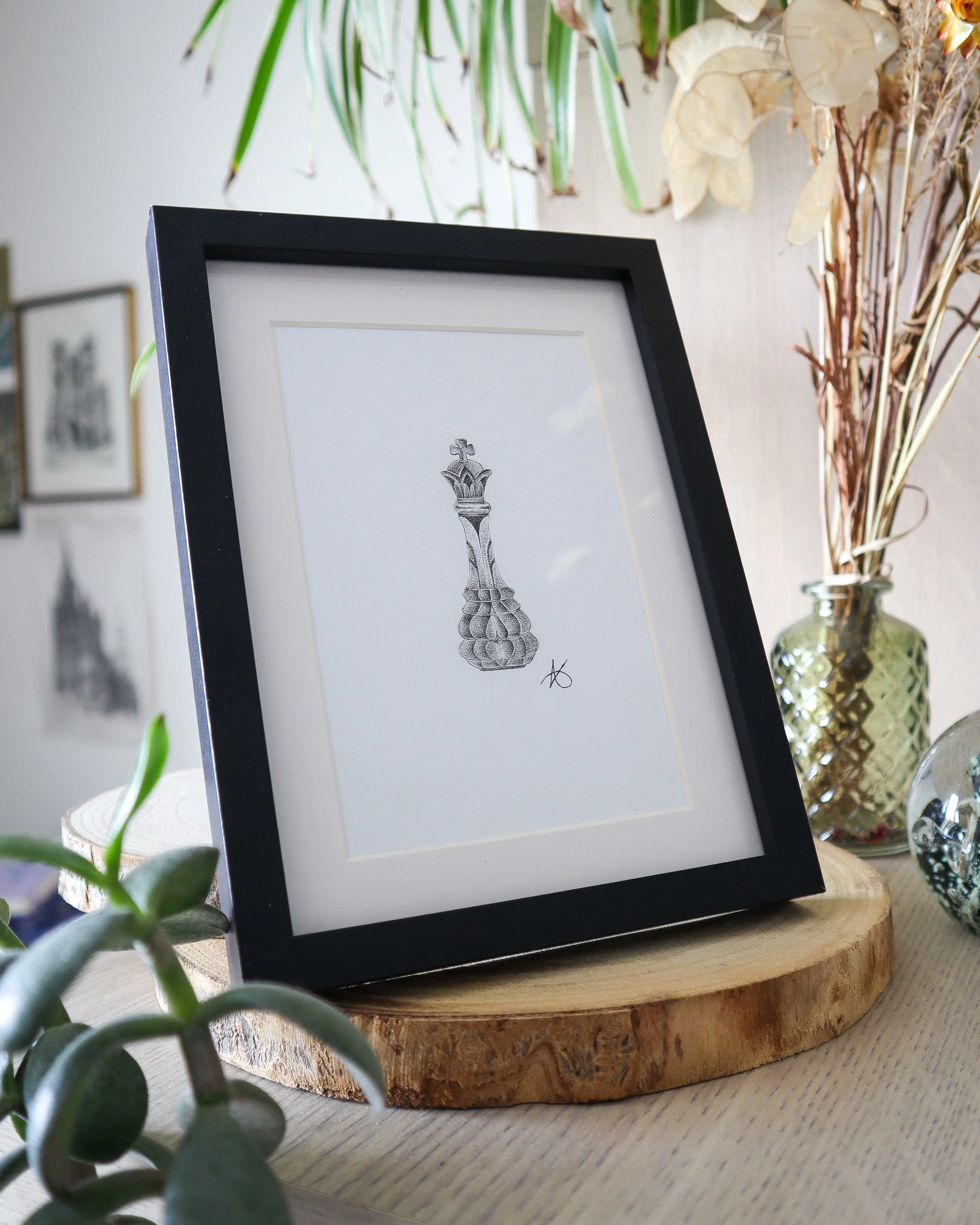 Dessin original en pointillisme représentant un dame aux échecs