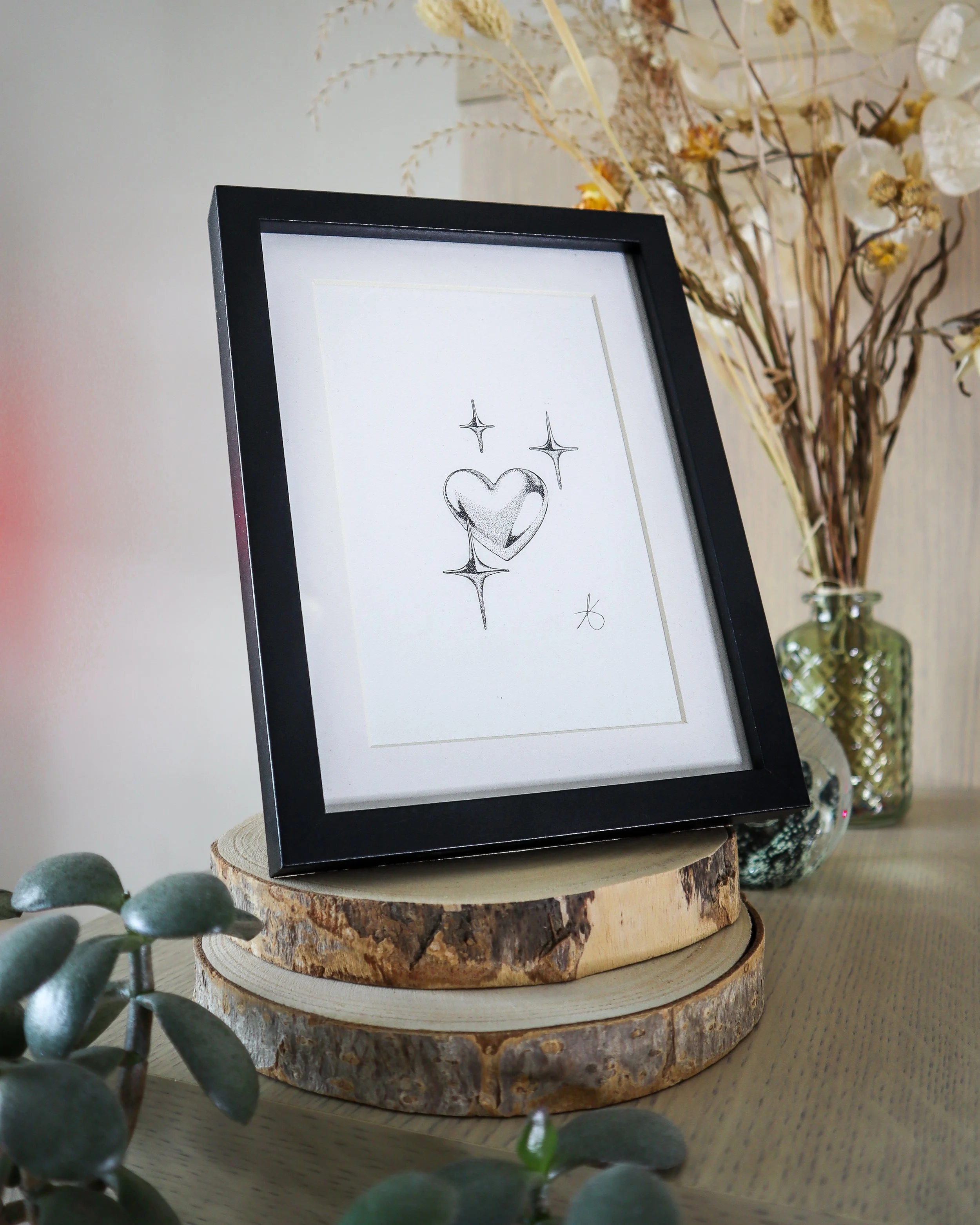 Dessin original en pointillisme représentant un cœur en métal brillant