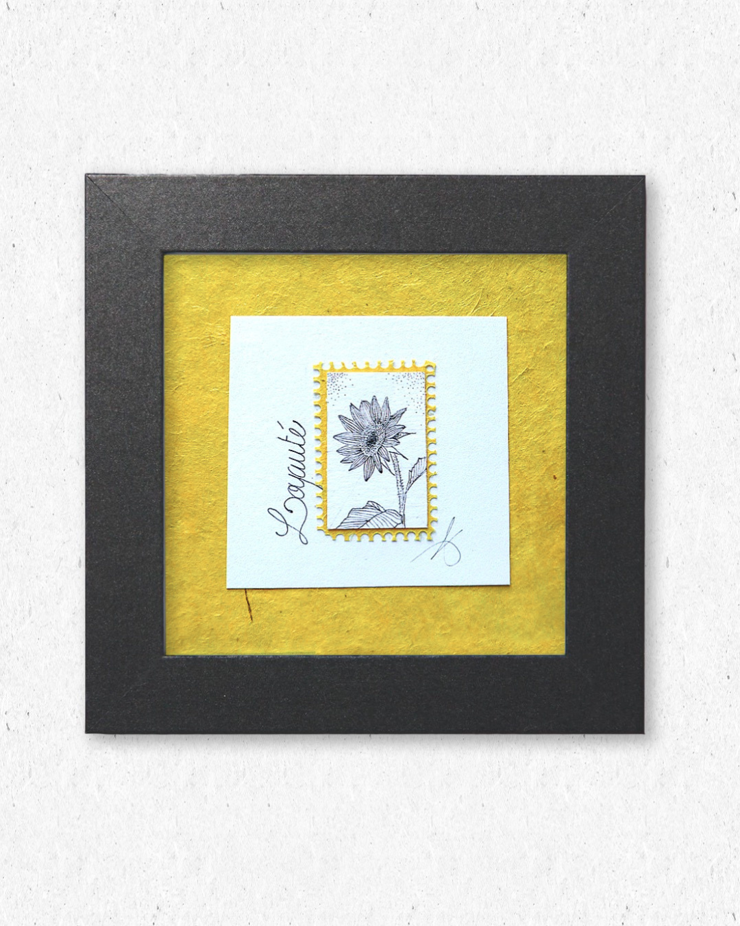 Timbre floral en pointillisme - Tournesol et le mot Loyauté - Œuvre originale au feutre noir avec inserts jaunes - Format 10x10 cm
