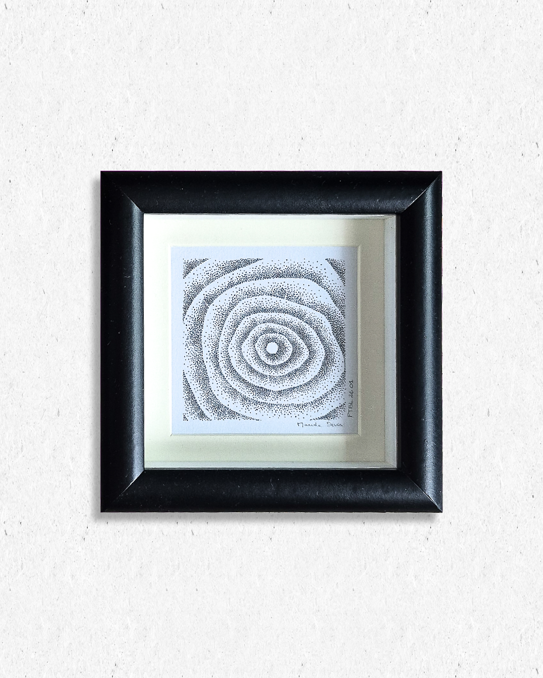 Dessin pointilliste de cercles concentriques représentant une coupe de tronc – Hugiwa