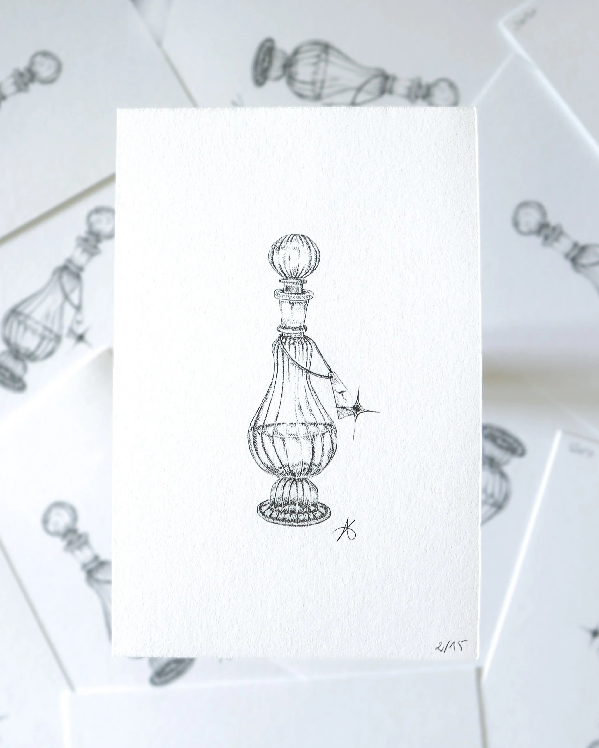 Reproduction 10×15 cm Transparent - fiole de parfum en pointillisme feutre noir impression fine art