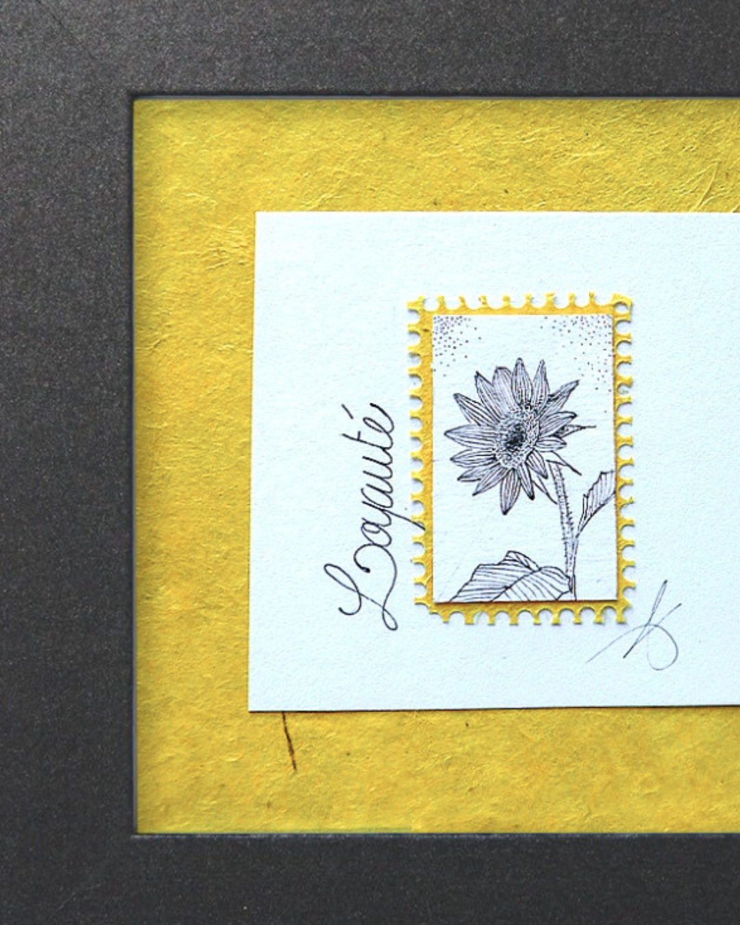 Timbre floral en pointillisme - Tournesol et le mot Loyauté - Œuvre originale au feutre noir avec inserts jaunes - Format 10x10 cm