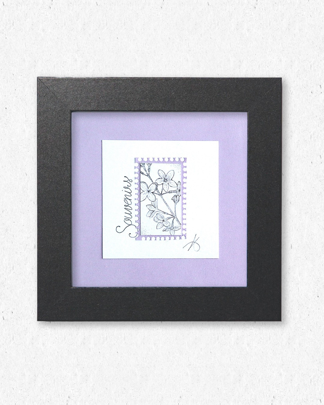 Timbre floral Lilas Souvenirs en pointillisme au feutre noir – œuvre originale 10×10 cm