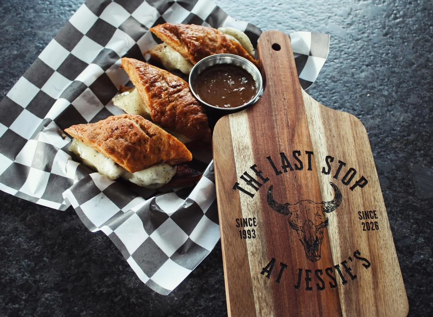 Dreary Thursday = fixed 😍

French Onion Dip Sliders on a homemade sourdough baguette, stacked with pressed pepper steak, parmesan compound butter &amp; melty provolone 🔥
Served, of course, with a side of French onion dip 

Dinner starts at 4.. come