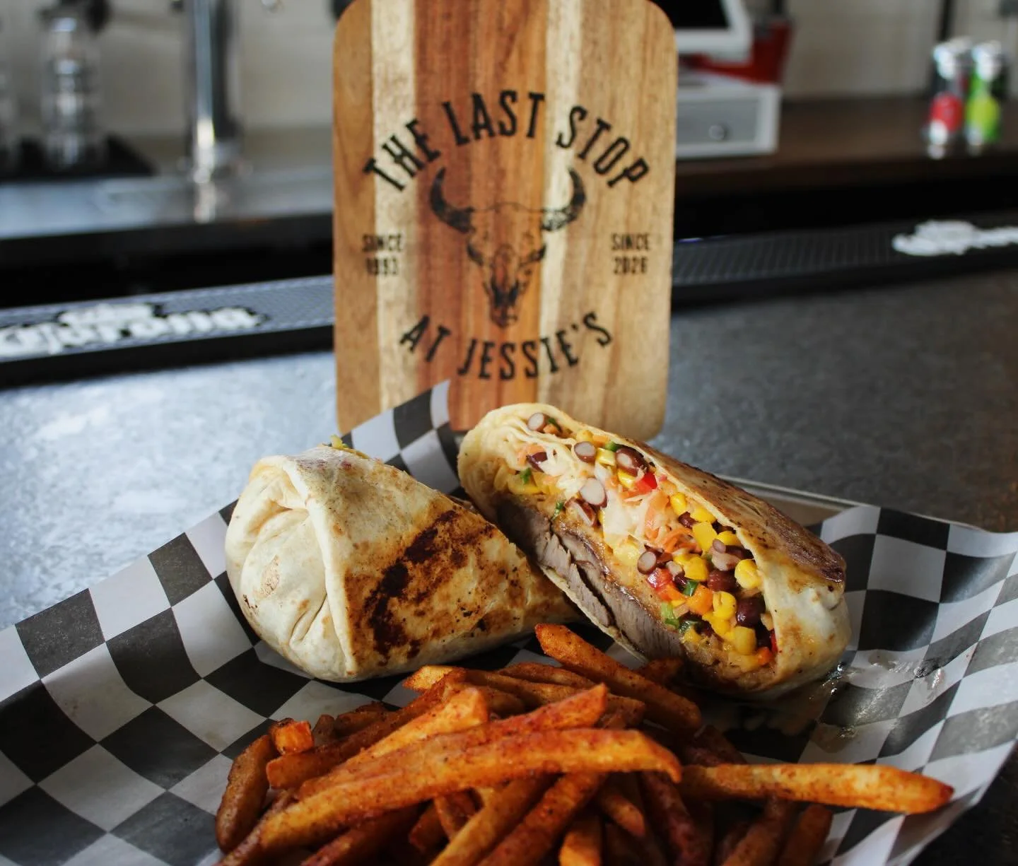If you needed a sign not to cook tonight&hellip; this is it.

Food Spotlight: The Backroad Wrap 

Marinated steak, smoked cheddar, coleslaw, frizzled onions, cowboy caviar &amp; hot rancher sauce

Served up with chili-dusted fries 🔥

⏱️Dinner 4&ndas