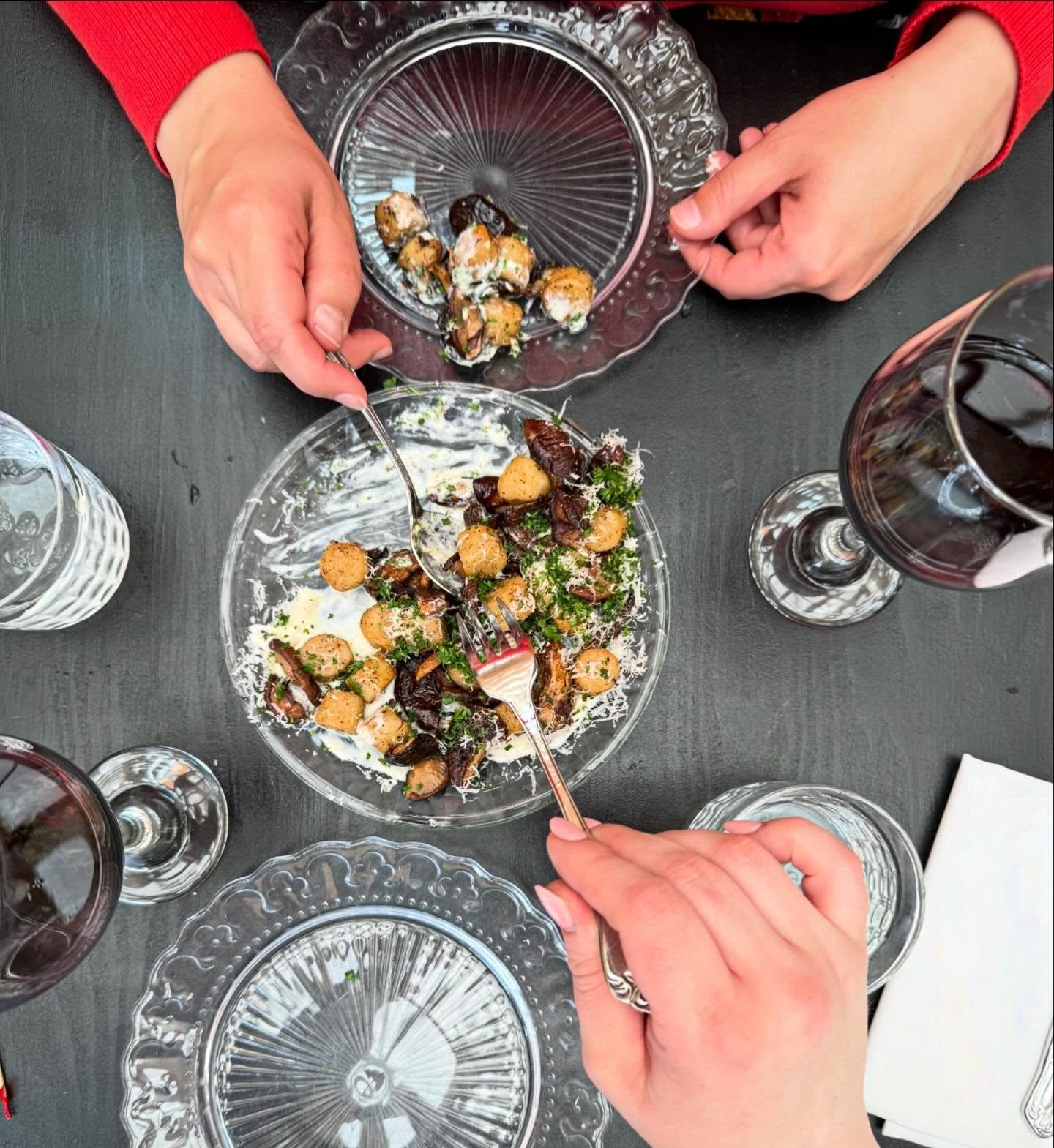 Park by Sidewalk Citizen: designed for sharing 👯&zwj;♀️
.
.
.
.
#yyc #yyceats #yycnow #yycbuzz #yycrestaurants