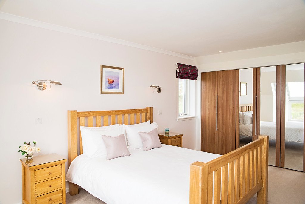 Main bed 03.jpg