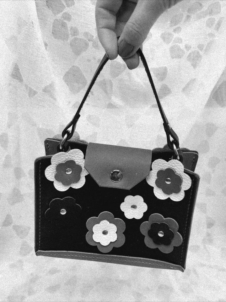 This is definitely not what I was supposed to make this week.
Nevertheless I’m excited to announce: the Artemis Collection is getting an Esther Handbag added to its lineup!!