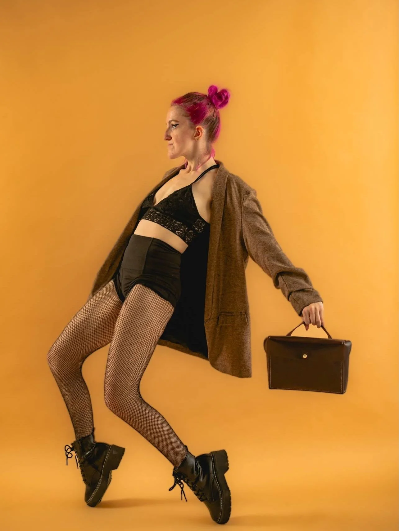 Ida in Waxed Black Cherry
$320
Available 4/3/26 @ 6pm
WWW.MIDDLEYAKLEATHERCO.COM

Photographer: @jinks.creativeworks 
Model: @sidneyrooo 
Location: @arrowood_studio