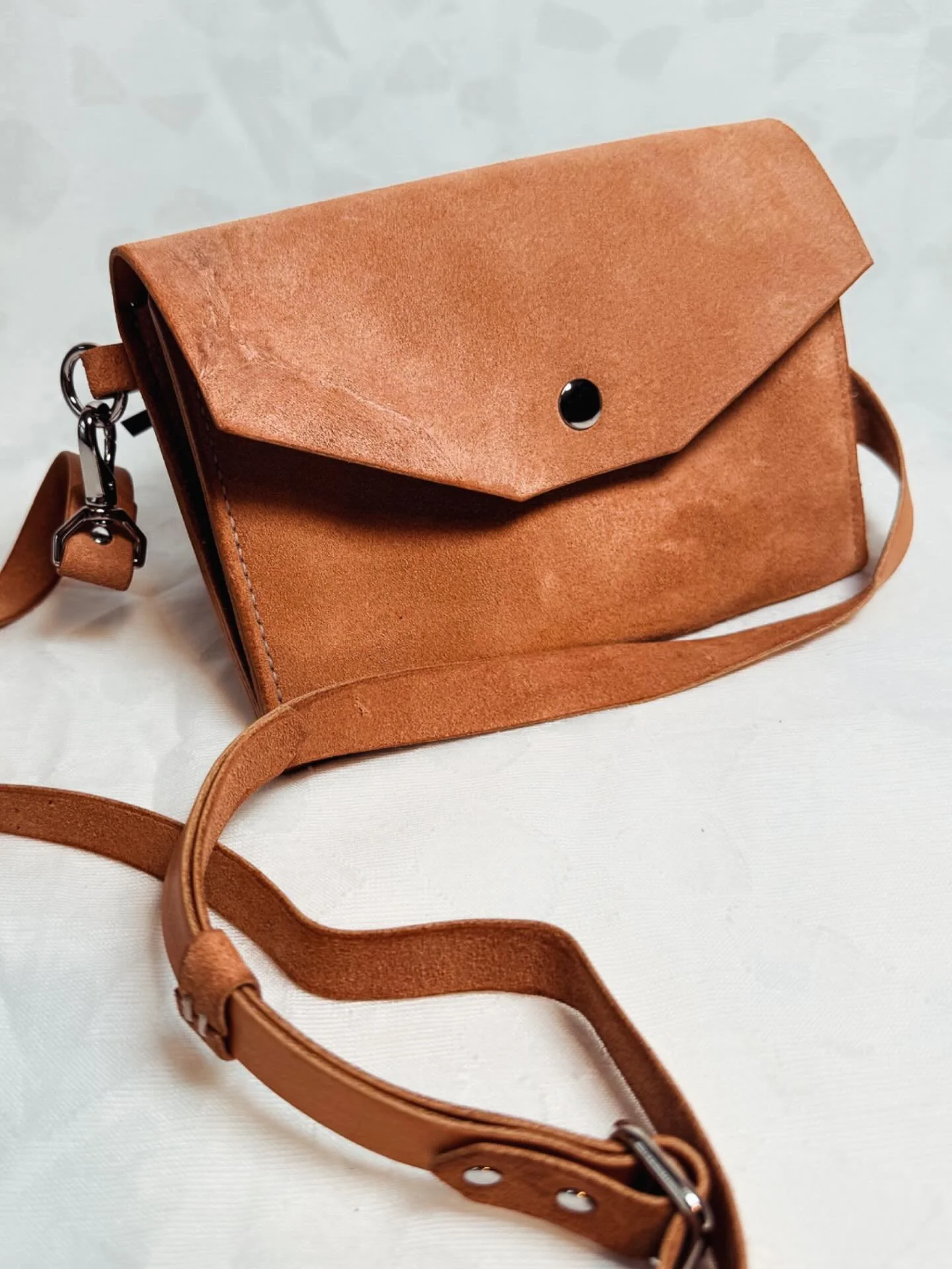 Got a peach fuzz feel to it

Jeraldyne in Dusty Rose Nubuck
$180
Available online 4/3/26 @ 6pm
WWW.MIDDLEYAKLEATHERCO.COM